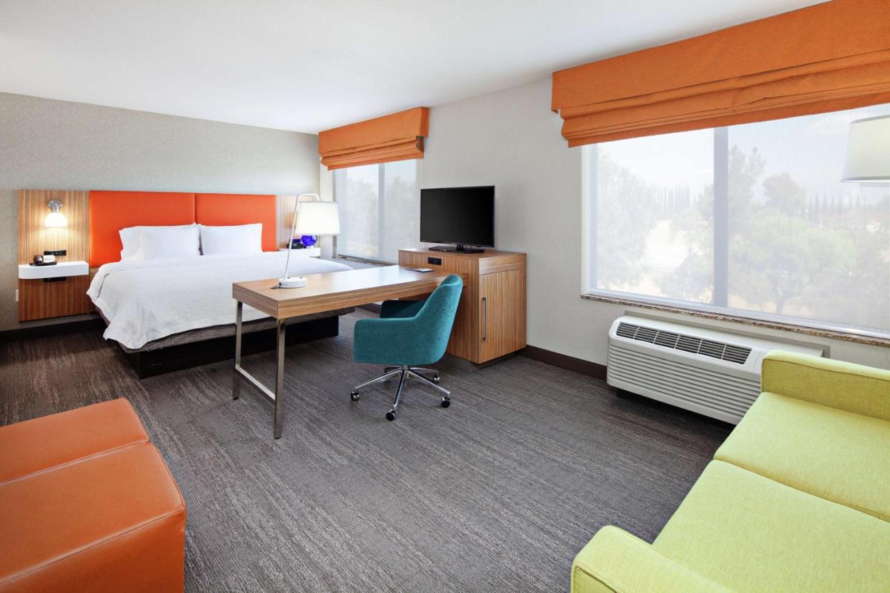 Hampton & Hotel 3*